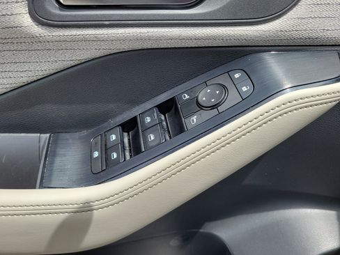 Certified 2021 Nissan Rogue SV FWD image 16