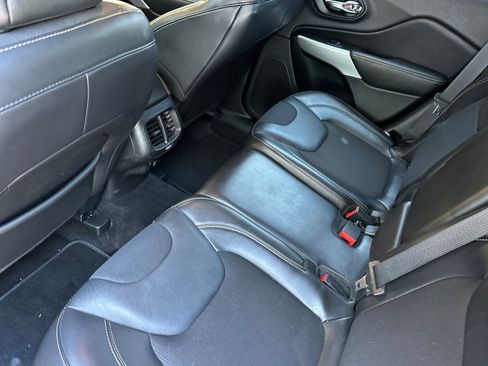 Used 2018 Jeep Cherokee Latitude Plus w/ Comfort/Convenience Group AWD/4WD image 13