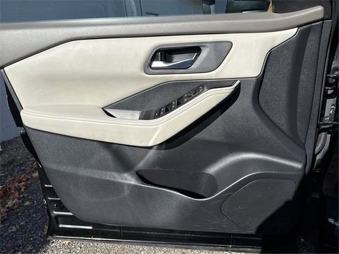 Used 2024 Nissan Rogue SV image 20