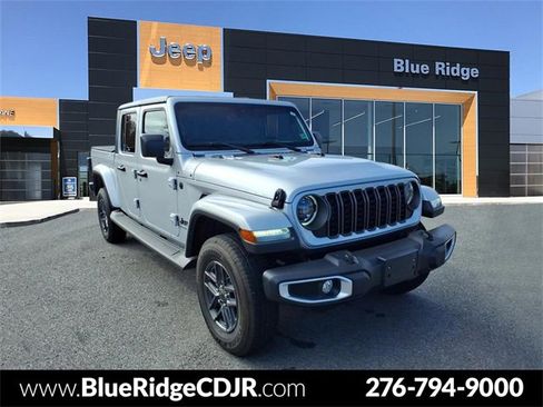 Used 2024 Jeep Gladiator Sport image 1