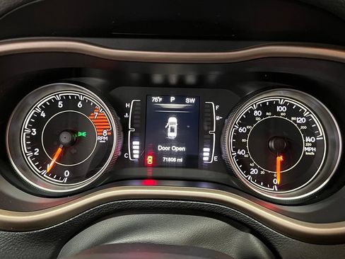Used 2016 Jeep Cherokee Latitude FWD image 21