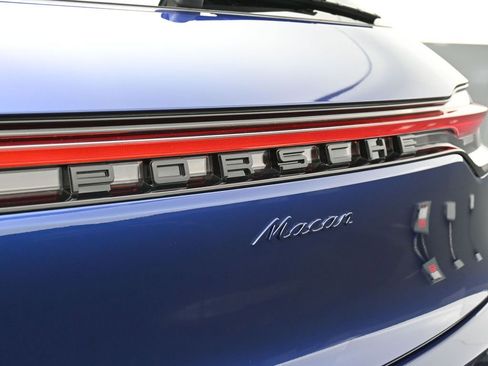 Certified 2025 Porsche Macan AWD/4WD image 14