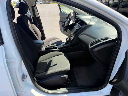 Used 2016 Ford Focus SE FWD image 12