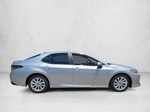 Used 2021 Toyota Camry LE FWD image 4