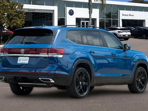Used 2025 Volkswagen Atlas SE w/ Panoramic Sunroof Package FWD image 4