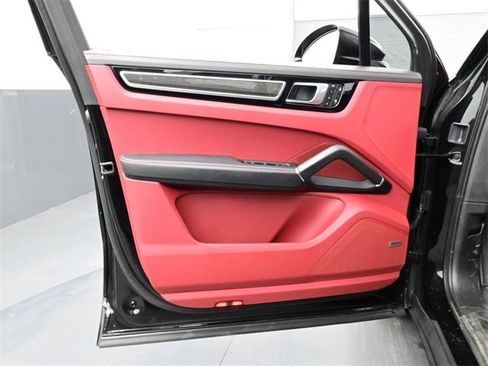 Certified 2023 Porsche Cayenne GTS image 7