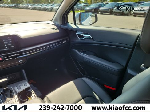 Certified 2026 Kia Sportage EX w/ EX Panorama Roof Package FWD image 17