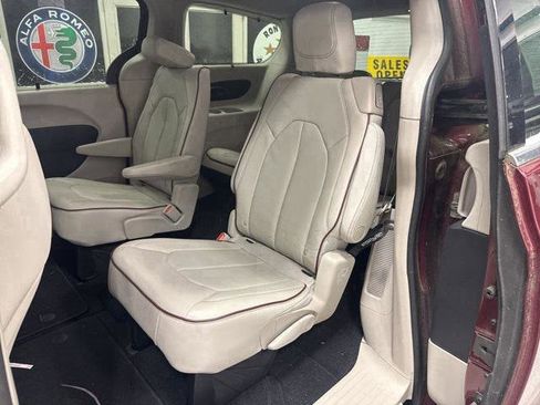 Certified 2017 Chrysler Pacifica Limited w/ Advanced Safetytec Group image 6