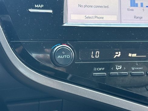Used 2019 Toyota Camry SE w/ Convenience Package FWD image 28