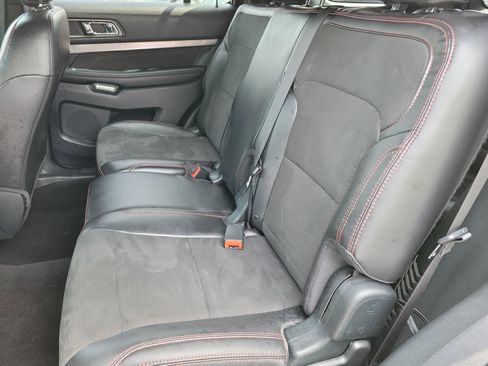 Used 2018 Ford Explorer XLT w/ Equipment Group 202A AWD/4WD image 7