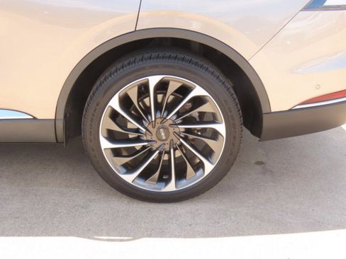 Used 2021 Lincoln Aviator Reserve w/ Equipment Group 202A AWD/4WD image 16
