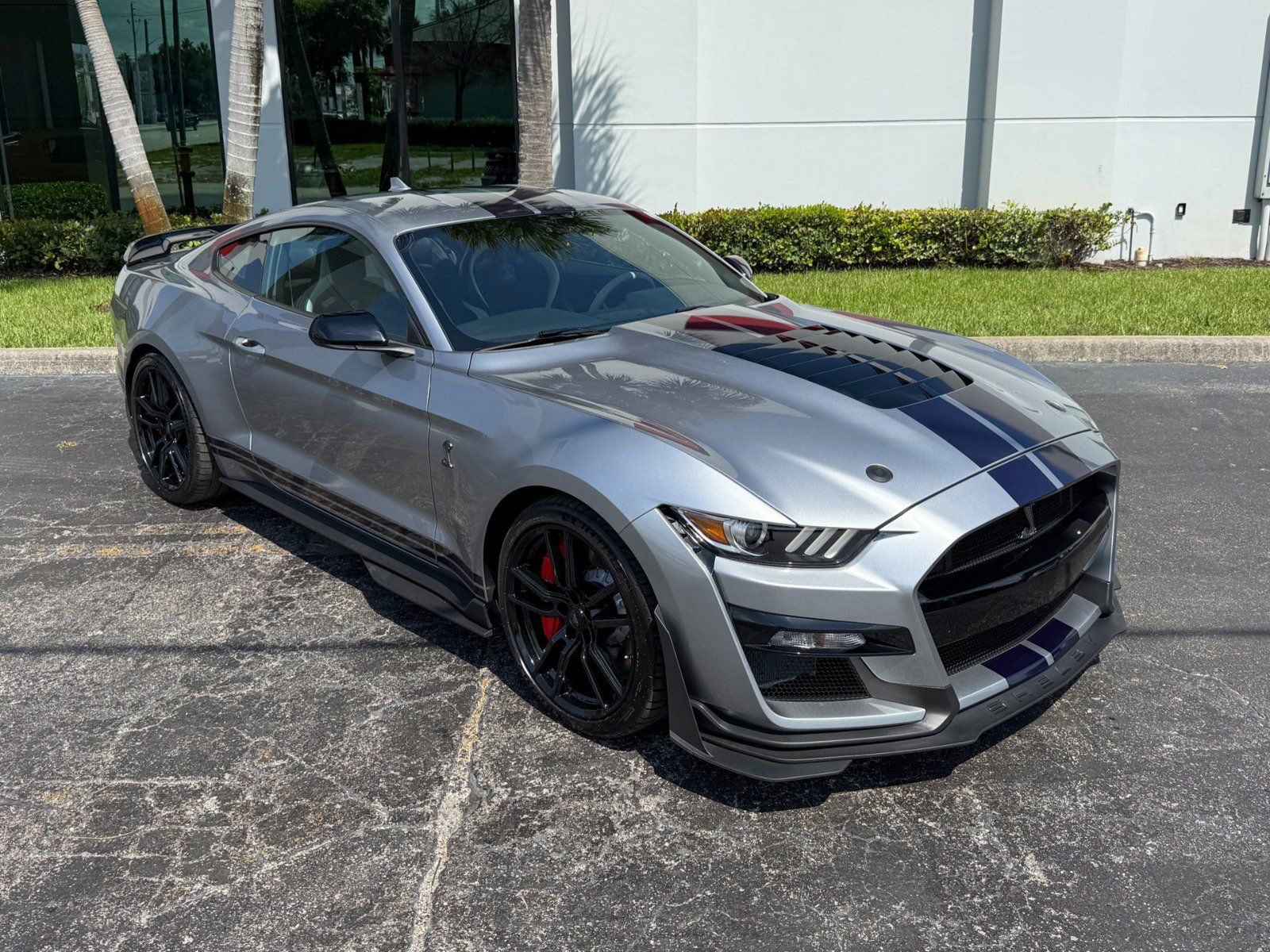 Used 2022 Ford Mustang Shelby GT500 w/ Handling Package RWD image 6
