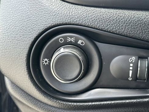 Certified 2023 Jeep Renegade Latitude AWD/4WD image 29