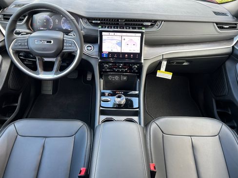 New 2025 Jeep Grand Cherokee Limited image 13