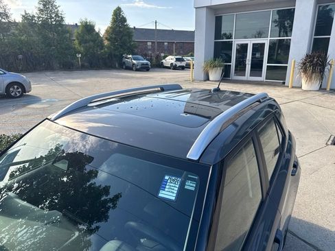 Used 2023 Hyundai Venue SEL FWD image 4