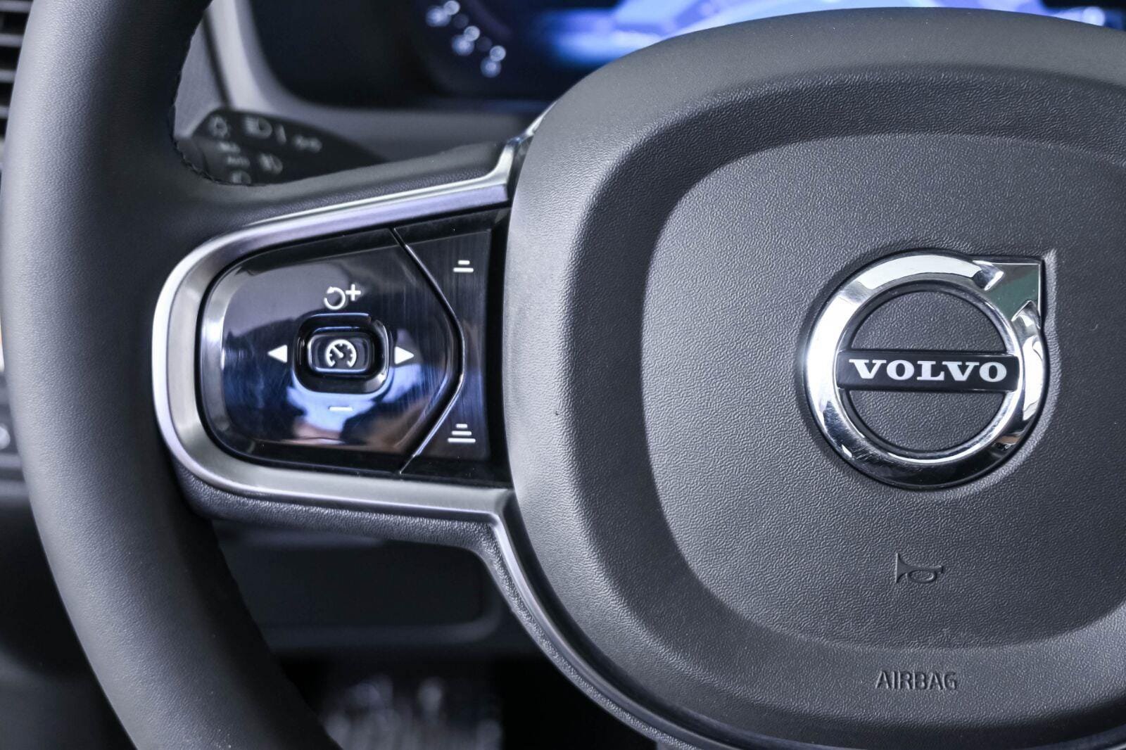 Certified 2023 Volvo XC90 B6 Plus AWD/4WD image 10