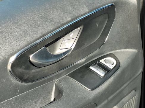 Used 2017 Mercedes-Benz Metris Passenger image 24