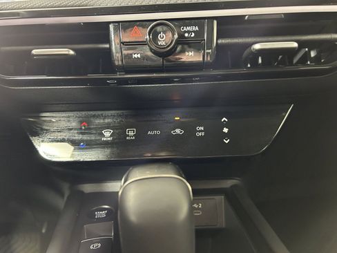 Used 2025 Nissan Kicks SR FWD image 26