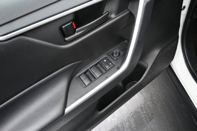 Certified 2025 Toyota RAV4 LE AWD/4WD image 18