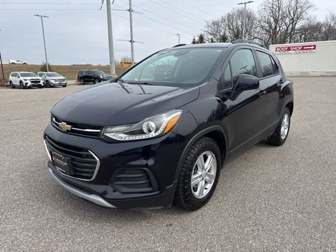 Used 2021 Chevrolet Trax LT w/ Premium Seat Package image 5