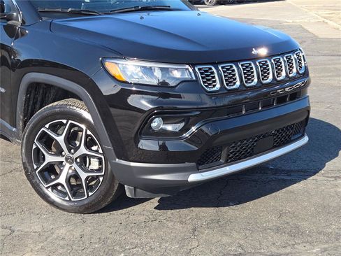 Used 2025 Jeep Compass Limited AWD/4WD image 2