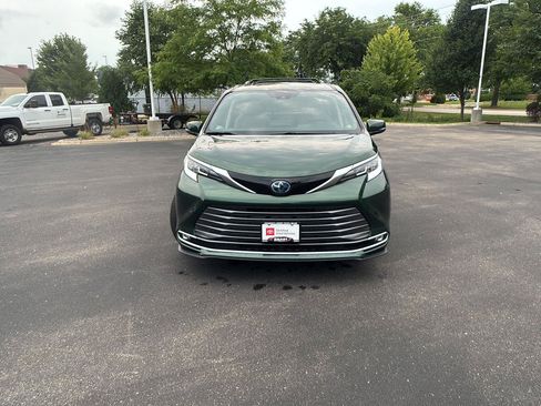 Used 2021 Toyota Sienna Limited AWD/4WD image 31