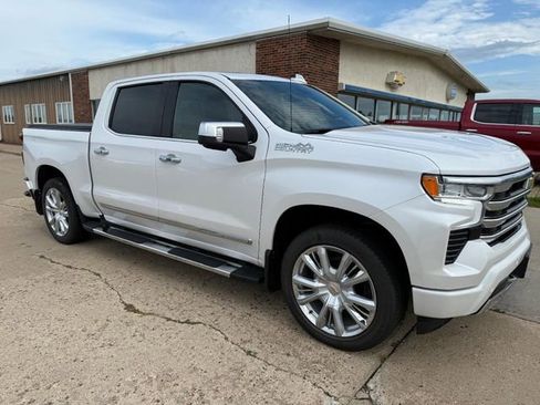 Used 2023 Chevrolet Silverado 1500 High Country w/ High Country Premium Package image 3