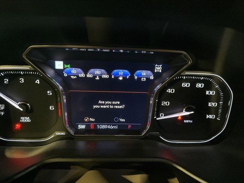 Used 2021 GMC Yukon Denali w/ Denali Premium Package image 14