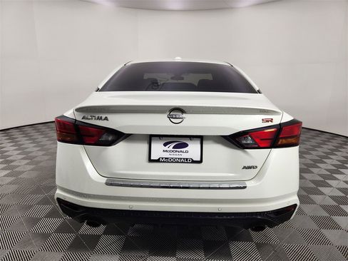 Used 2023 Nissan Altima 2.5 SR w/ SR Premium Package image 4