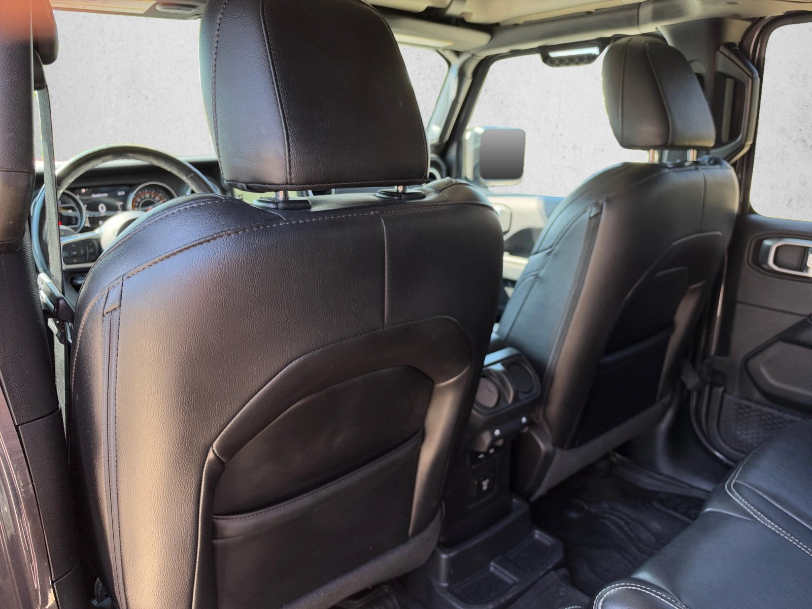 Used 2020 Jeep Wrangler Unlimited Sahara AWD/4WD image 19