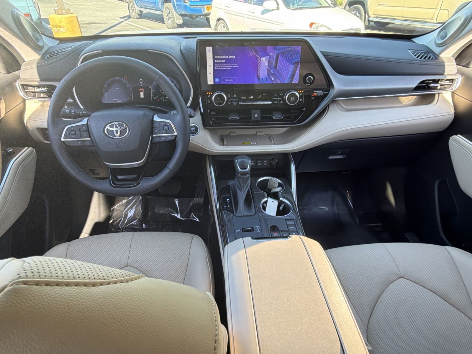Used 2023 Toyota Highlander Limited FWD image 24