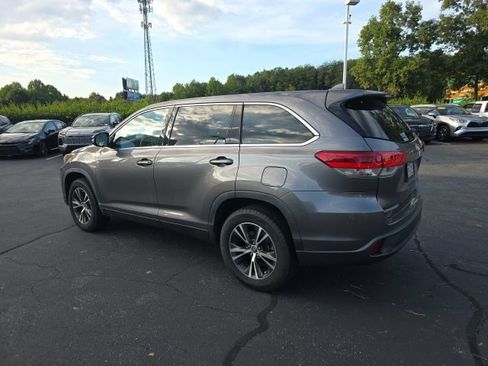 Used 2019 Toyota Highlander Plus FWD image 14