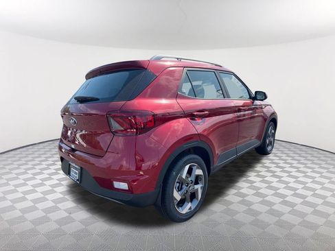 Used 2025 Hyundai Venue Limited FWD image 5