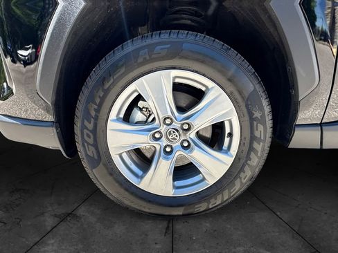 Used 2025 Toyota RAV4 LE AWD/4WD image 14