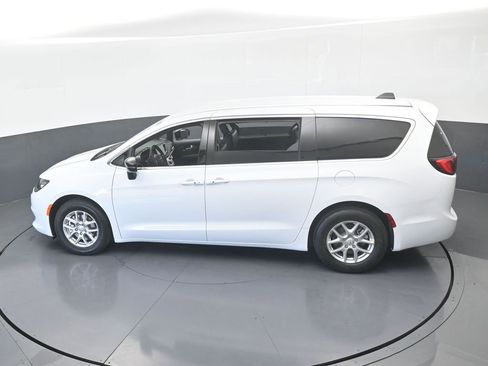 New 2026 Chrysler Voyager LX image 44