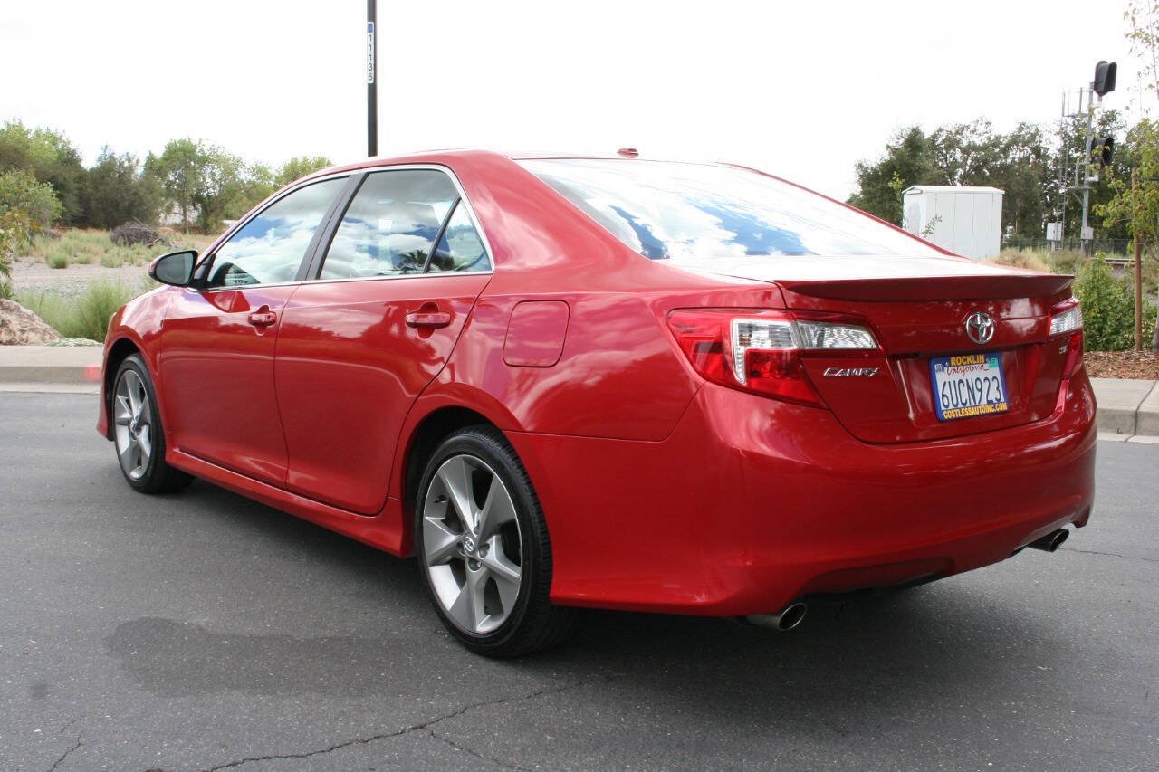 Used 2012 Toyota Camry SE w/ Leather Pkg FWD image 7