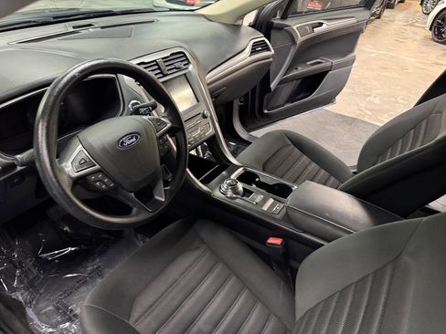 Used 2018 Ford Fusion SE w/ Fusion SE Technology Package image 31