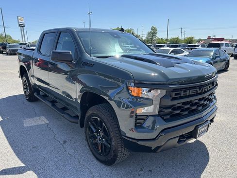 Used 2025 Chevrolet Silverado 1500 Custom Trail Boss w/ Turbomax Blackout Package image 2