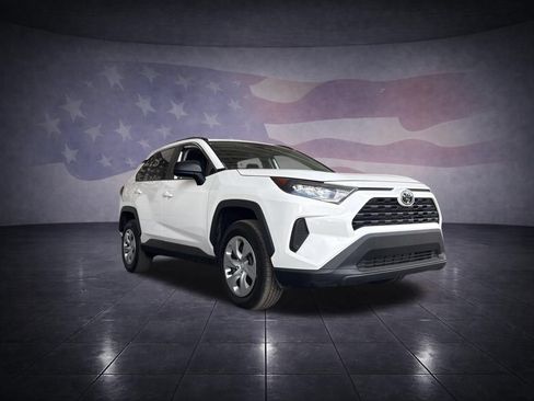 Used 2020 Toyota RAV4 LE FWD image 7
