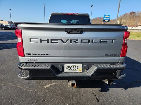 Used 2024 Chevrolet Silverado 2500 Custom w/ Custom Value Package image 4