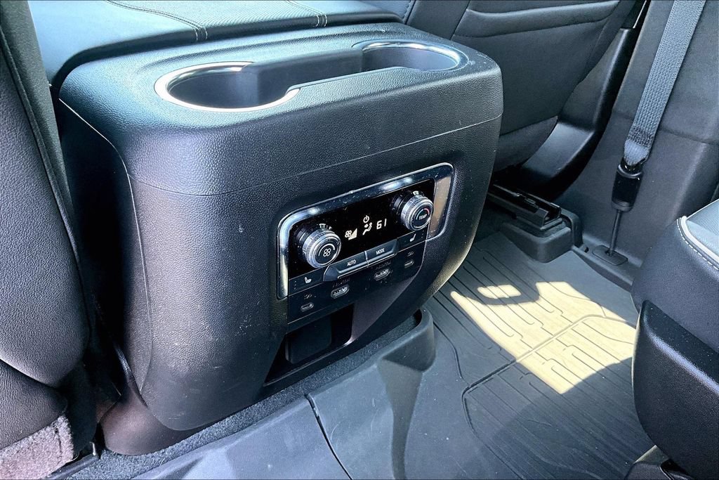 Used 2026 GMC Yukon Elevation w/ Elevation Premium Package AWD/4WD image 10
