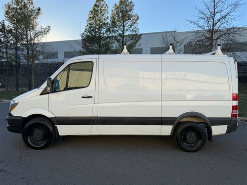 Used 2017 Mercedes-Benz Sprinter 2500 image 7