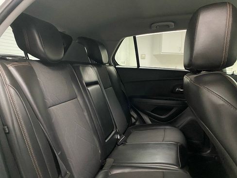 Used 2020 Chevrolet Trax LT w/ LT Convenience Package image 14