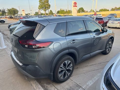 Used 2021 Nissan Rogue SV w/ Premium Package FWD image 4