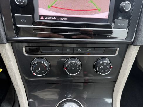 Used 2018 Volkswagen Golf S FWD image 21