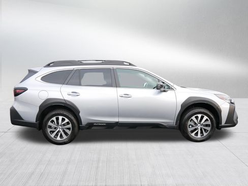 Certified 2025 Subaru Outback Premium image 8