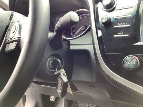 Used 2020 Toyota Camry SE FWD image 16