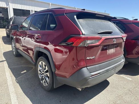 Used 2021 Toyota RAV4 XLE Premium FWD image 7