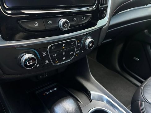Used 2022 Chevrolet Traverse RS FWD image 23