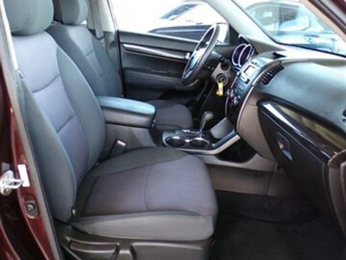 Used 2012 Kia Sorento LX AWD/4WD image 28